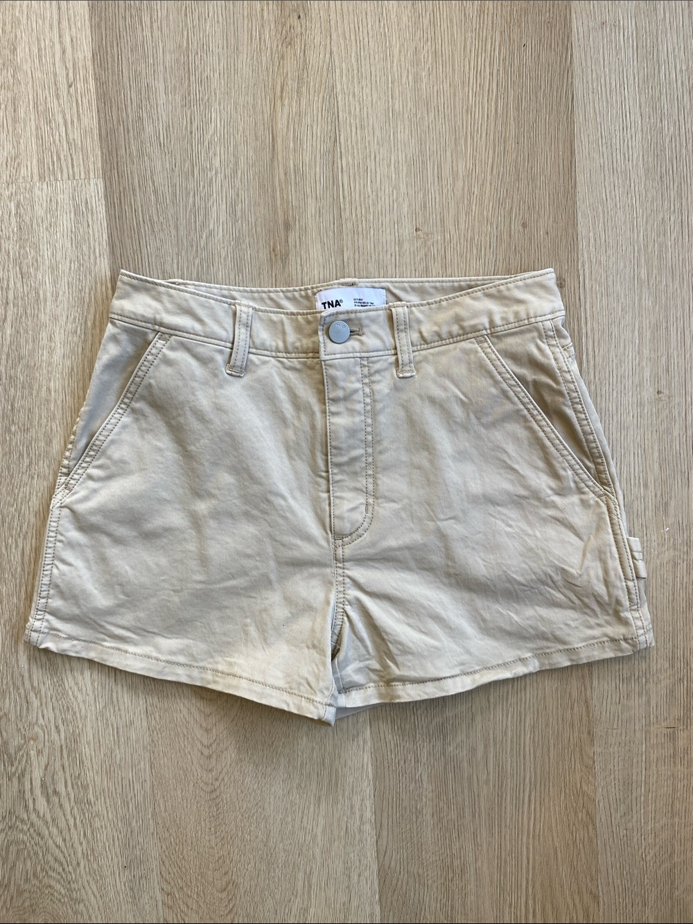 Aritzia TNA Beige Chino Utility Shorts Size 2 Cotton Stretch Casual Summer - Picture 2 of 8